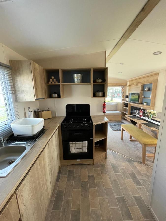 Deluxe, 3 Bed Holiday Home At Combe Haven Holiday Park Newport Beach Exterior foto