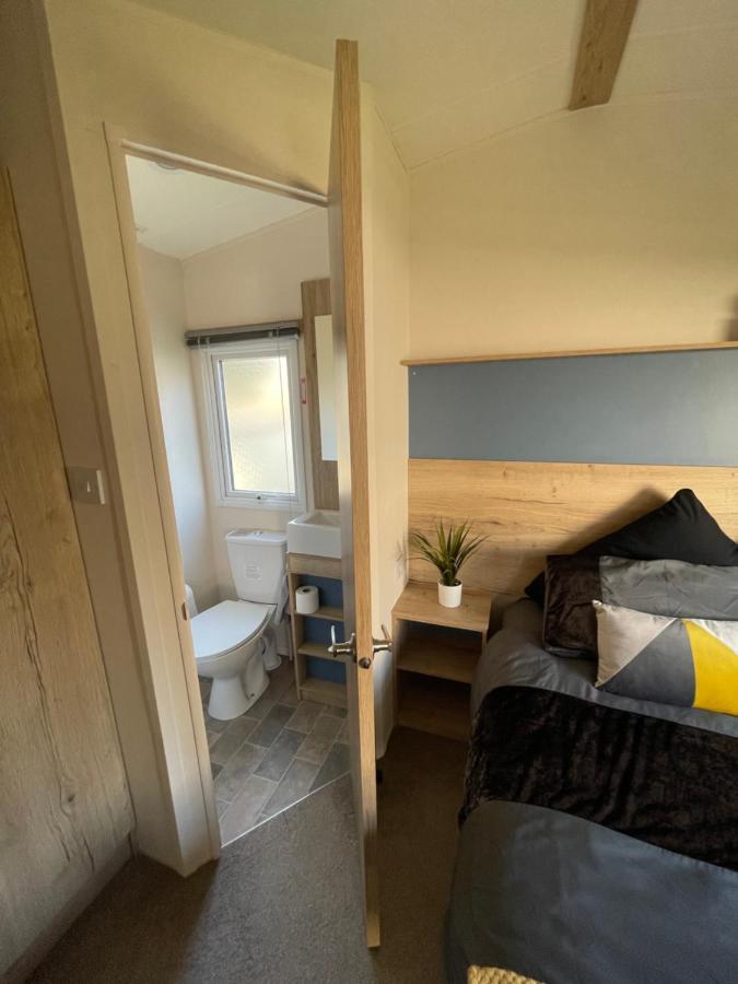 Deluxe, 3 Bed Holiday Home At Combe Haven Holiday Park Newport Beach Exterior foto
